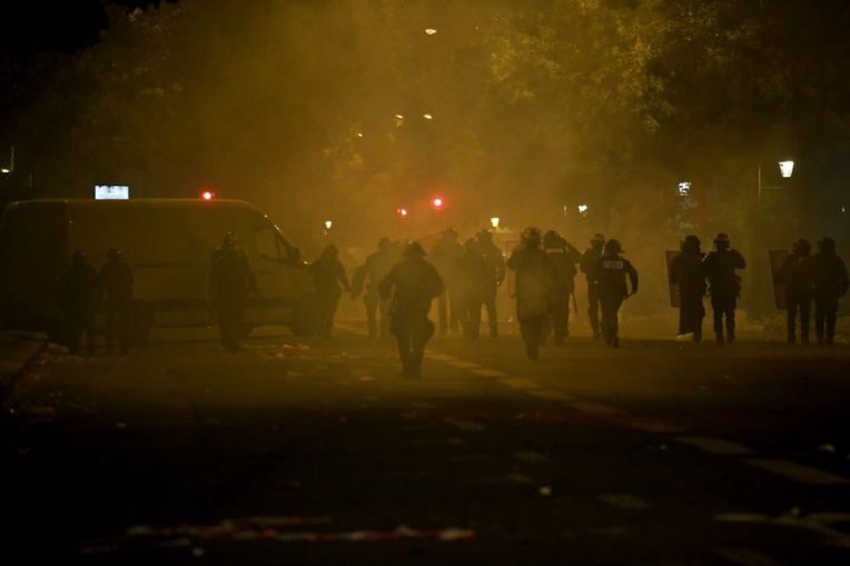 Incidents à Paris après la défaite du PSG: plus de 150 personnes en garde à vue, critiques à droite Incidents à Paris après la défaite du PSG: plus de 150 personnes en garde à vue, critiques à droite