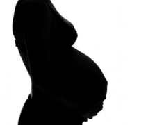 Il frappe sa femme enceinte