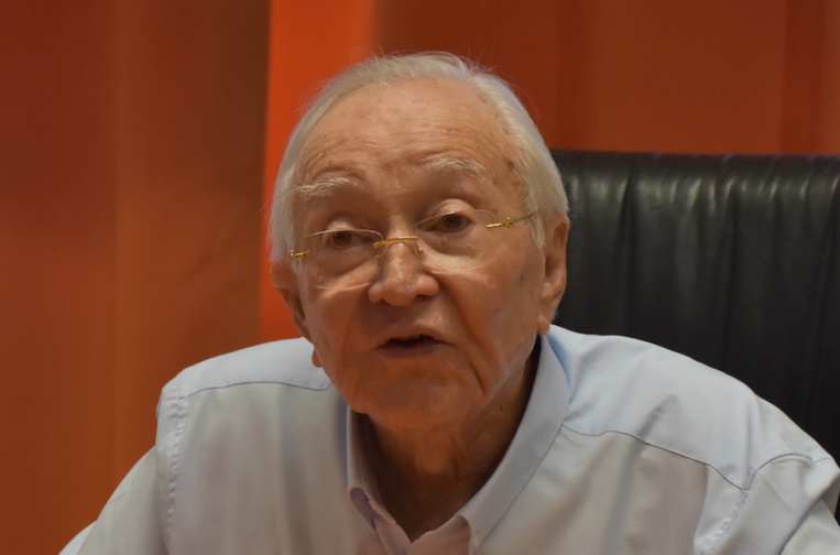 Gaston Flosse : "C'est Oscar Temaru qui divise" Gaston Flosse : "C'est Oscar Temaru qui divise"