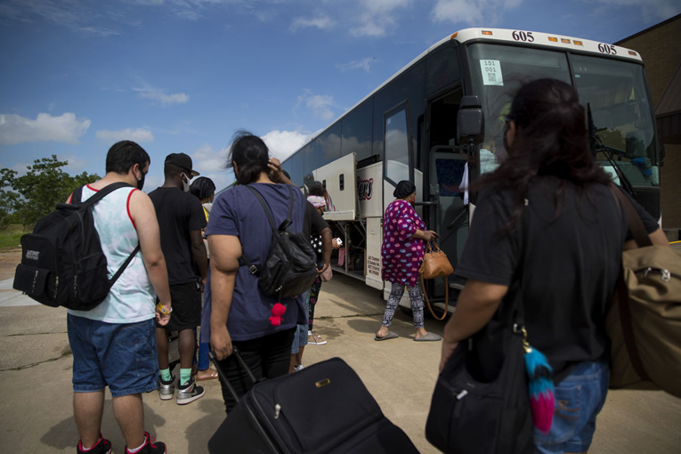 L'ouragan Laura, désormais en catégorie 4, est "extrêmement dangereux" L'ouragan Laura, désormais en catégorie 4, est "extrêmement dangereux"