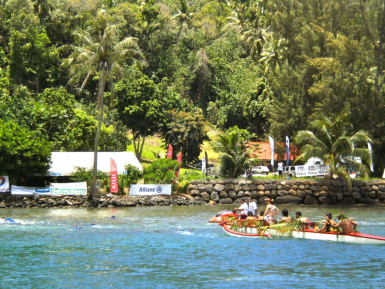 Tahiti Moorea à la nage: Un bel efffort pour une bonne cause