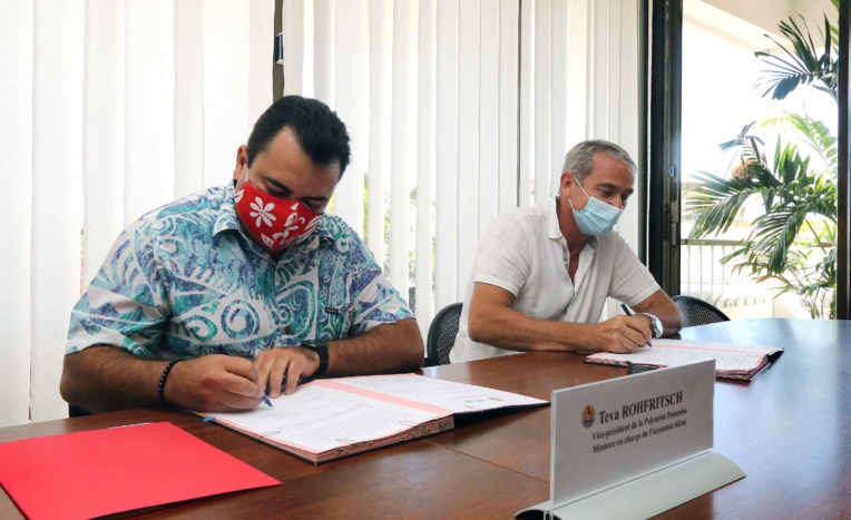 Teva Rohfritsch, le vice-président de la Polynésie française, ministre en charge de l’Economie bleue et le président de l’Université de Polynésie française, Patrick Capolsini. Teva Rohfritsch, le vice-président de la Polynésie française, ministre en charge de l’Economie bleue et le président de l’Université de Polynésie française, Patrick Capolsini.
