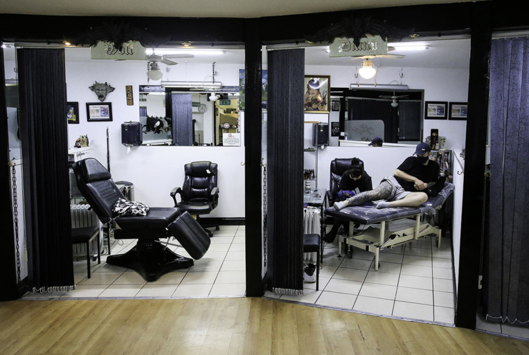 Mexique: "COVID-19 SURVIVOR", un tatouage pour ceux qui ont sauvé leur peau