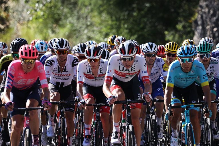 Tour de France: Roglic gagne au sprint en altitude, Alaphilippe reste en jaune