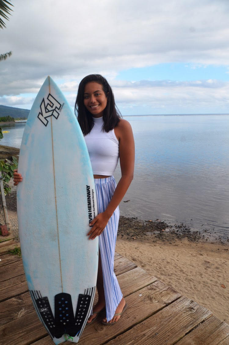 Vaimalama Chaves, amoureuse et boostée après ses vacances en Polynésie