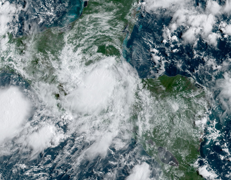Nana, devenu un ouragan, met le nord de l'Amérique centrale en alerte Nana, devenu un ouragan, met le nord de l'Amérique centrale en alerte