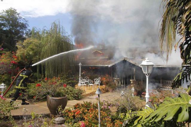 "On a mis le feu chez moi", accuse Flosse