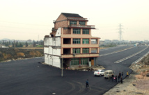 Chine: une "maison clou" au milieu d'une autoroute