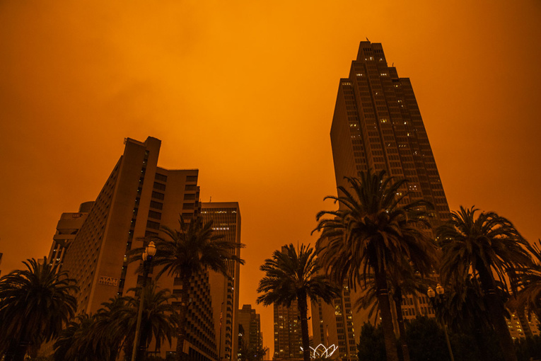 Ciel d'apocalypse à San Francisco à cause d'incendies historiques Ciel d'apocalypse à San Francisco à cause d'incendies historiques