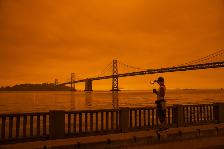 Ciel d'apocalypse à San Francisco à cause d'incendies historiques Ciel d'apocalypse à San Francisco à cause d'incendies historiques