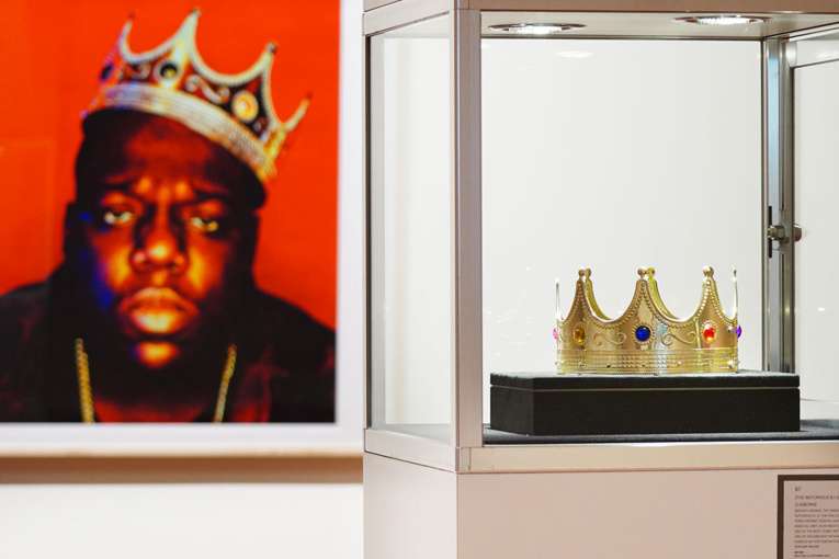 La couronne en plastique à 6 dollars du rappeur Biggie vendue 595.000 dollars
