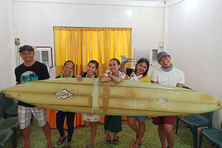 Perdue en mer, une planche de surf dérive de Hawaï jusqu'aux Philippines Perdue en mer, une planche de surf dérive de Hawaï jusqu'aux Philippines