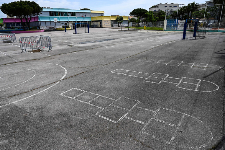 Covid-19: des règles assouplies pour limiter les fermetures de classes