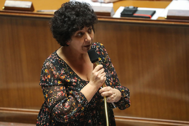 Recherche: une "loi de moyens" devant les députés, face à la défiance