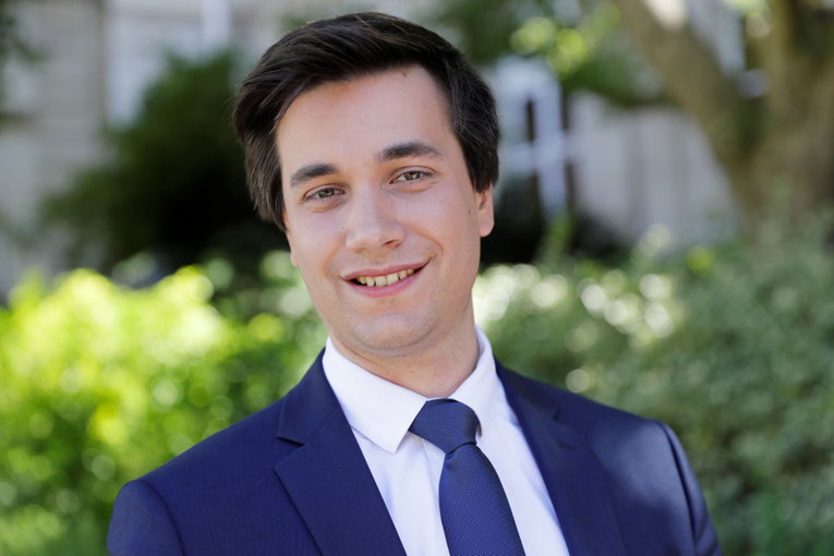 Après la démission de son numéro 2, LREM cherche à endiguer la crise