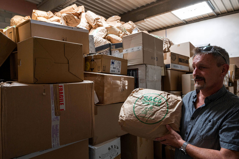 Du coiffeur à la mer: des cheveux pour dépolluer les ports Du coiffeur à la mer: des cheveux pour dépolluer les ports