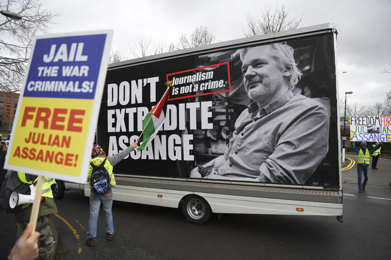 Julian Assange dit "entendre des voix" en prison Julian Assange dit "entendre des voix" en prison