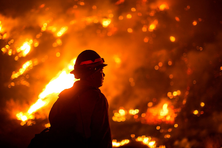 Reconstruire ou évacuer ? Le dilemme des experts face aux incendies dans l'Ouest américain