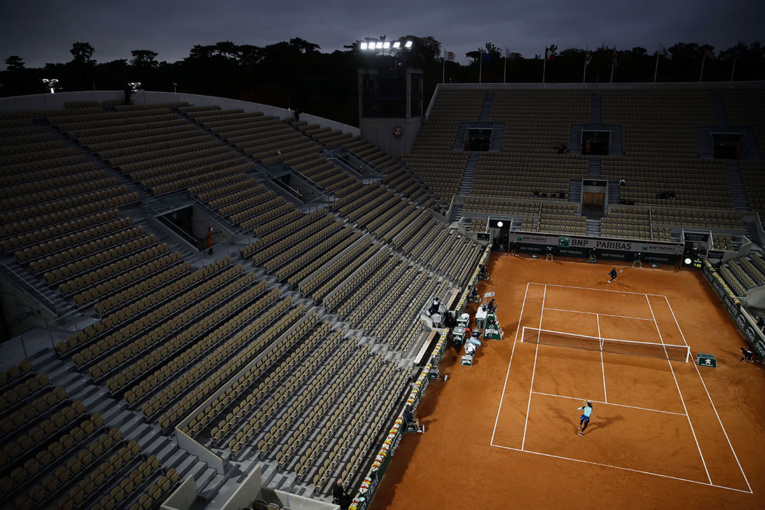 Entre masques et doudounes, Roland-Garros lance son édition automnale toit fermé Entre masques et doudounes, Roland-Garros lance son édition automnale toit fermé