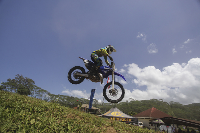 Grâce à ses deux victoires dimanche Kyle Helme a conforté sa place de leader en MX2. Grâce à ses deux victoires dimanche Kyle Helme a conforté sa place de leader en MX2.