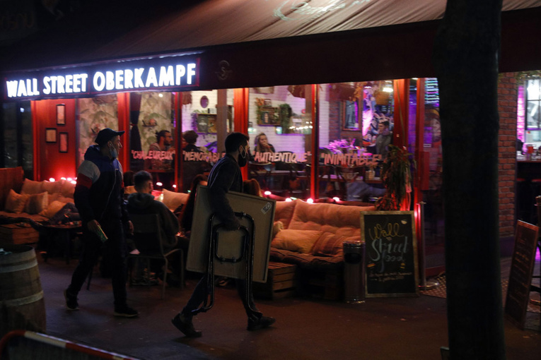 Covid: placé en alerte maximale, Paris ferme ses bars et annonce de nouvelles restrictions Covid: placé en alerte maximale, Paris ferme ses bars et annonce de nouvelles restrictions