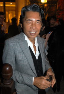 A 81 ans, le créateur Kenzo meurt des suites du Covid-19 A 81 ans, le créateur Kenzo meurt des suites du Covid-19