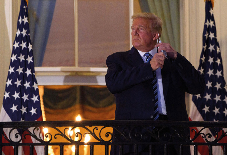 De retour à la Maison Blanche, Trump retire son masque et appelle les Américains à "sortir"