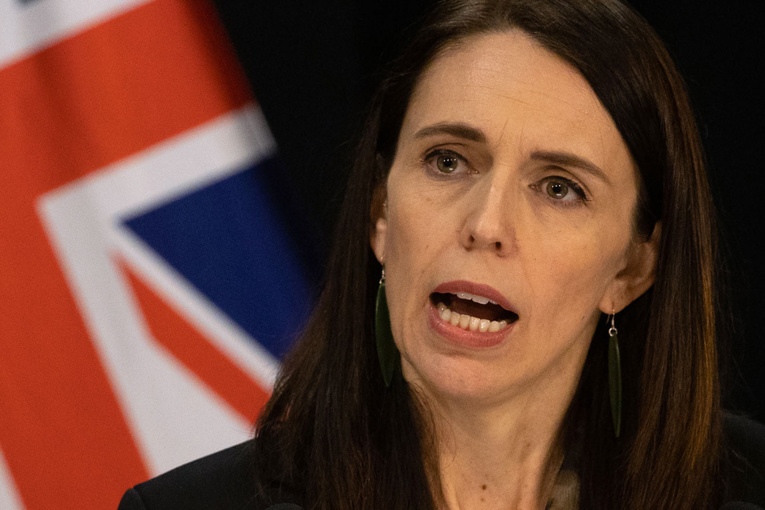 Nouvelle-Zélande: Ardern s'engage à démissionner si elle perd les élections