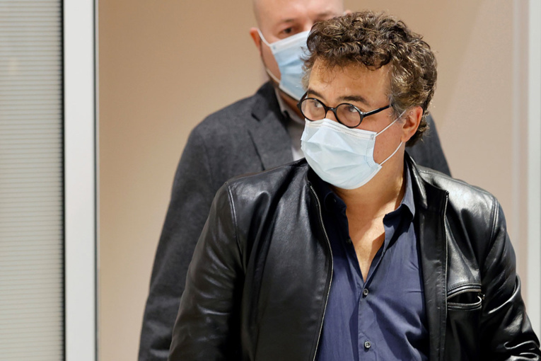 Covid-19 : "on paralyse le pays" parce qu'il "manque de la place dans les hôpitaux", déplore Pelloux Covid-19 : "on paralyse le pays" parce qu'il "manque de la place dans les hôpitaux", déplore Pelloux