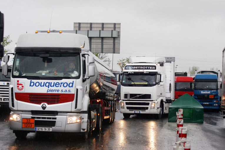 Le gouvernement va instaurer un "malus au poids" des véhicules