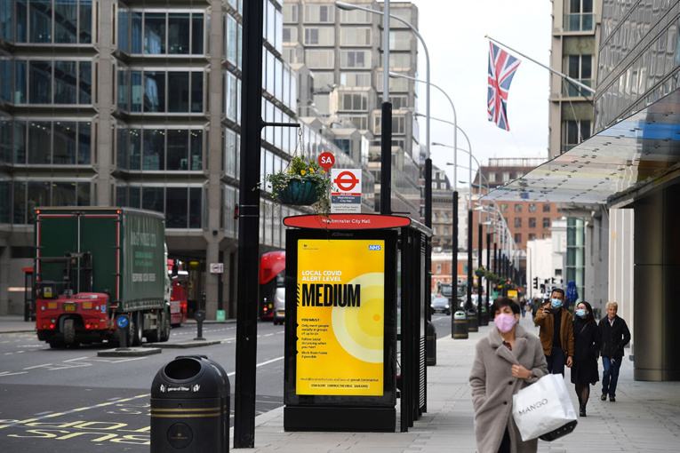 Virus: les réunions entre amis et familles interdites à Londres Virus: les réunions entre amis et familles interdites à Londres