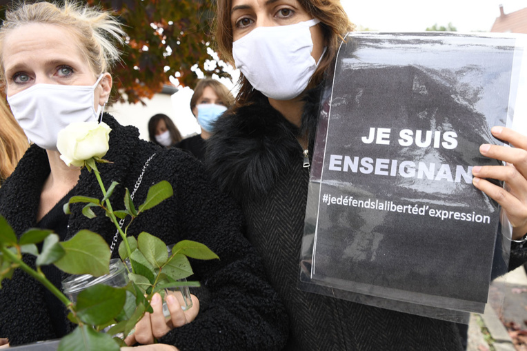 Effroi et colère après la décapitation d'un prof d'histoire, neuf personnes en garde à vue