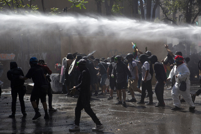 Chili: près de 600 arrestations au premier anniversaire de la révolte sociale