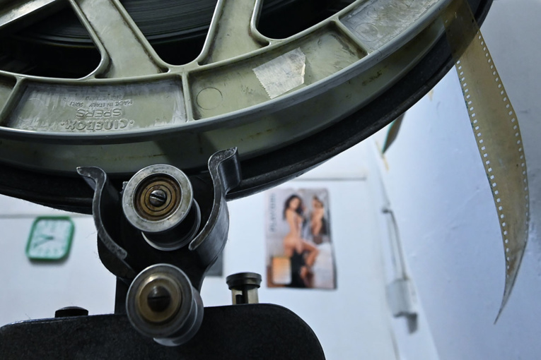 Industrie du porno : une figure du milieu mise en examen pour "viol", "proxénétisme" et "traite d'être humain"