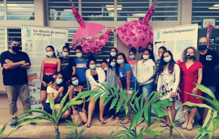 Munoz explique la caricature aux lycéens