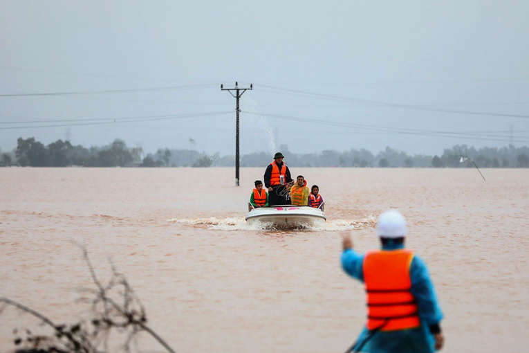 Vietnam: au moins 111 morts dans des inondations, une tempête attendue Vietnam: au moins 111 morts dans des inondations, une tempête attendue