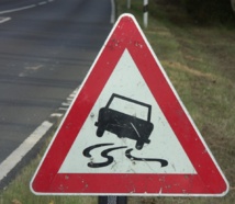 Taravao: Il glisse contre un poteau et prive tout un quartier d'electricité