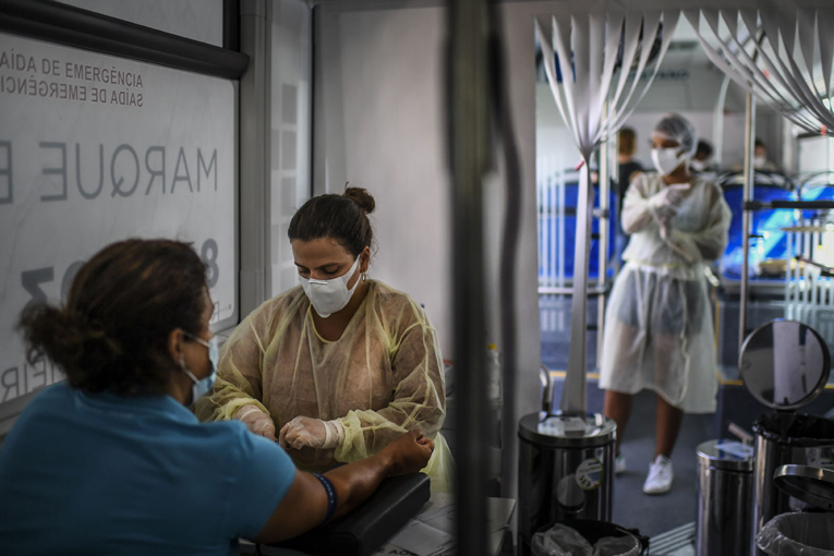 Virus: 150.000 Portugais reconfinés, déplacements limités à la Toussaint Virus: 150.000 Portugais reconfinés, déplacements limités à la Toussaint