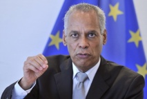 Lurel appelle les outre-mer à "briser les chaînes de la fatalité" pour 2013
