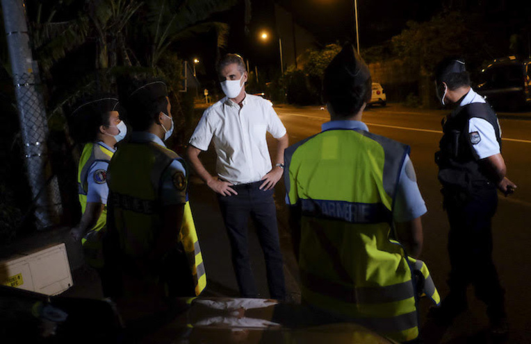 Calme première nuit de couvre-feu Calme première nuit de couvre-feu