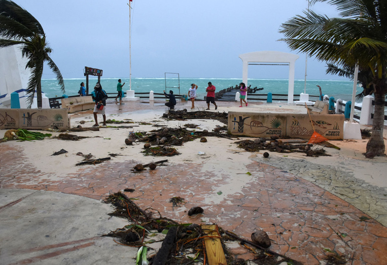 L'ouragan Zeta retrogradé en tempête tropicale après avoir touché les côtes mexicaines
