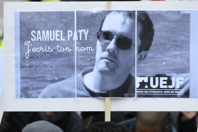 Ecole: rentrée du 2 novembre décalée à 10H00 pour l'hommage à Samuel Paty Ecole: rentrée du 2 novembre décalée à 10H00 pour l'hommage à Samuel Paty