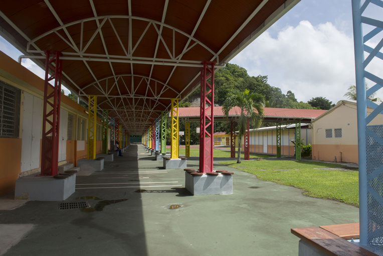 Le désarroi des soignants de Guadeloupe, en avance sur la deuxième vague du Covid