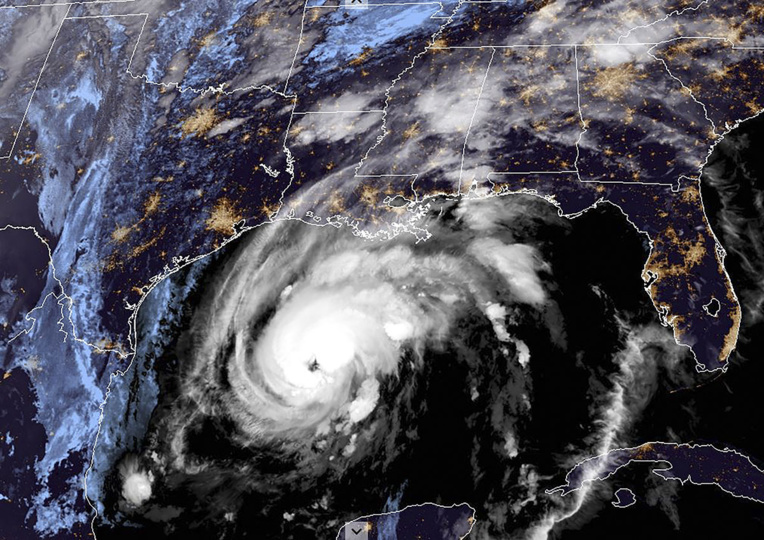 Zeta se renforce en ouragan, atteindra les côtes américaines de Louisiane ce mercredi