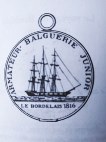 Un cachet “Armateur Balguerie Junior”, avec pour symbole le trois-mâts le Bordelais.