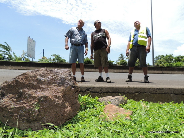 Mauna Bennett de la commune et Glenn Fanaura’i, chef de secteur de la S.T.T accompagné de son adjoint Emile Pa’ofa’i.