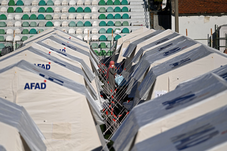 Turquie: deux enfants secourus trois jours après le séisme, le bilan monte Turquie: deux enfants secourus trois jours après le séisme, le bilan monte