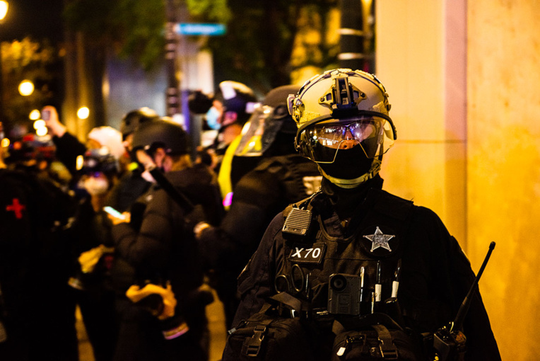 Etats-Unis: les forces de l'ordre en action contre des manifestants à Portland Etats-Unis: les forces de l'ordre en action contre des manifestants à Portland