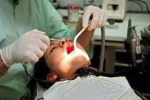 Dentistes soupçonnés de pratiques illégales: trois centres de santé contrôlés 