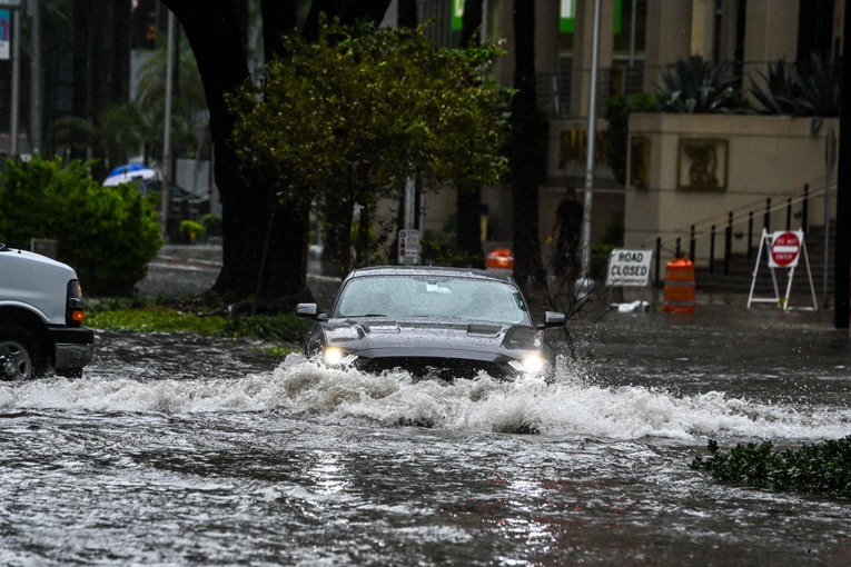 Inondations et coupures de courant en Floride après le passage de la tempête Eta